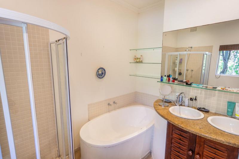 To Let 4 Bedroom Property for Rent in Rondebosch Western Cape